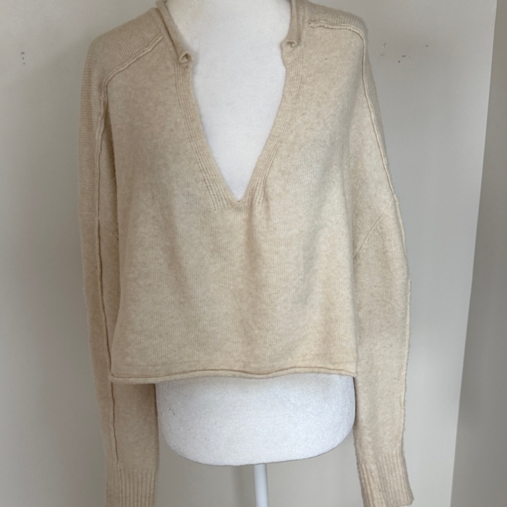 BDG Cream Cropped V-Neck Women's Sweater size Med